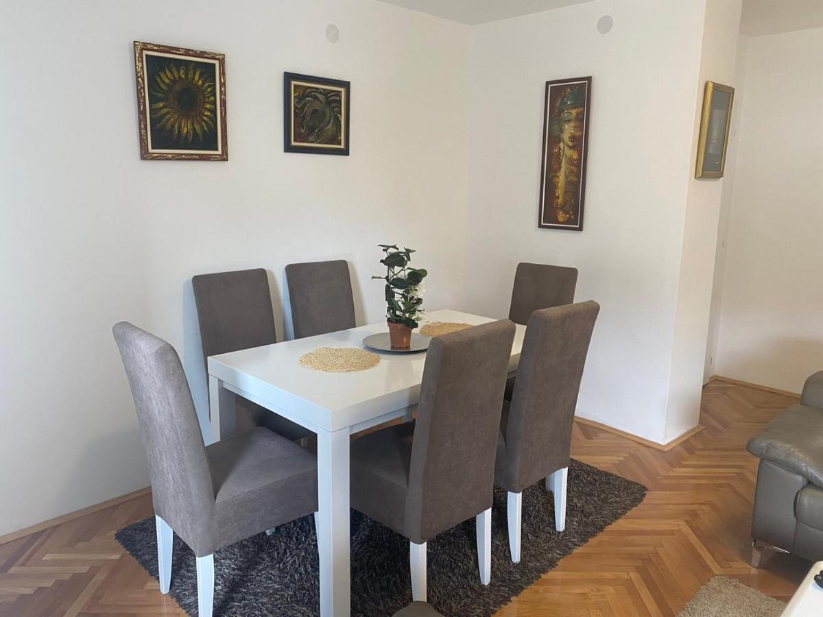Sandra Ni Buitenkant foto
