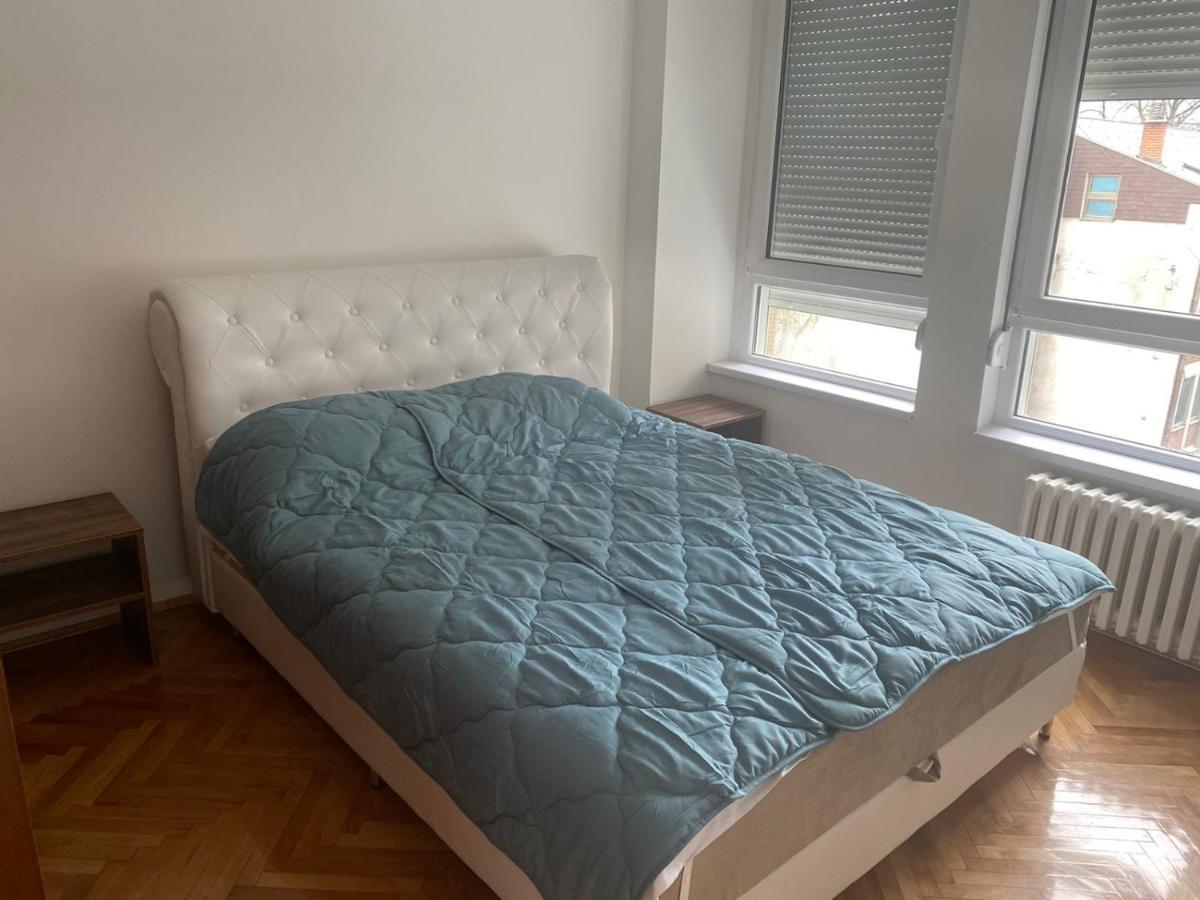 Sandra Ni Buitenkant foto